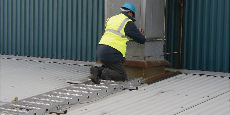 Ramp Fall Protection System Kee Access® Ramps - DDA Compliant Ramp & Railing System - Kee Safety