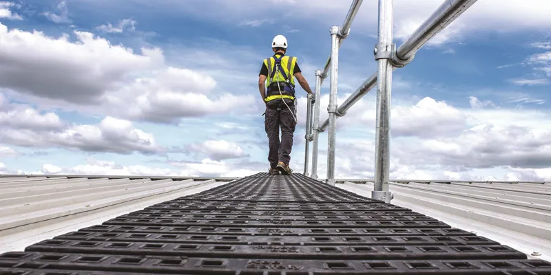 Ramp Fall Protection System Kee Access® Ramps - DDA Compliant Ramp & Railing System - Kee Safety