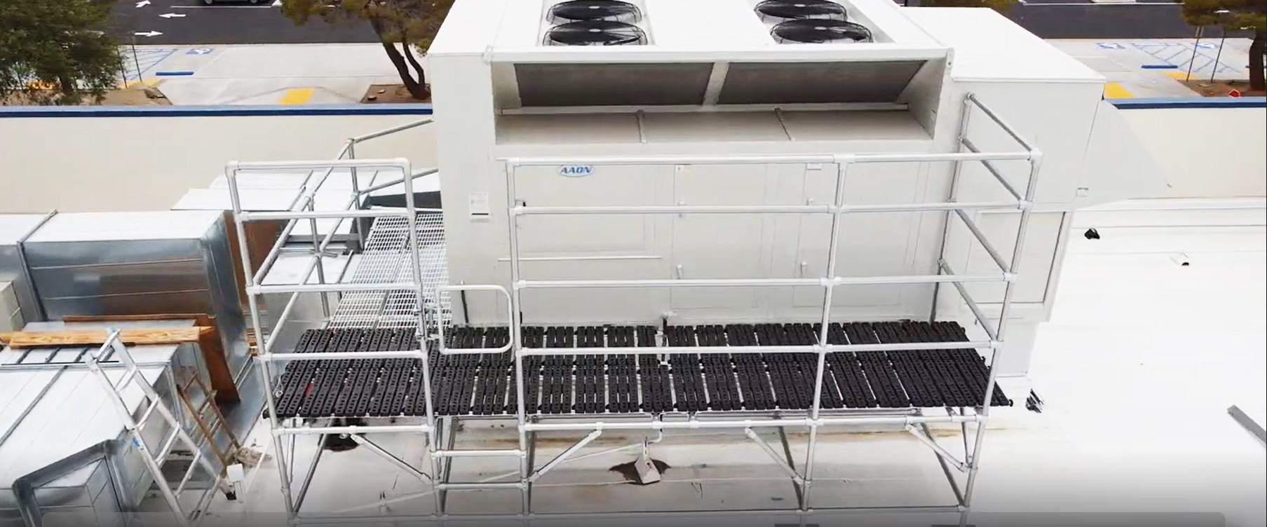 操作平台和步道